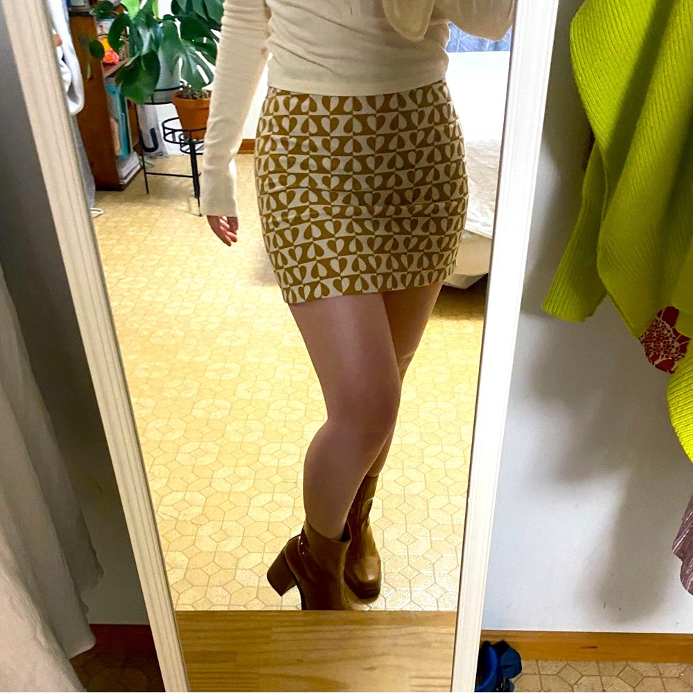 Retro-Style Elodie Corduroy Patterned Nordstrom Rack Mini Skirt in Mustard - Picture 4 of 4